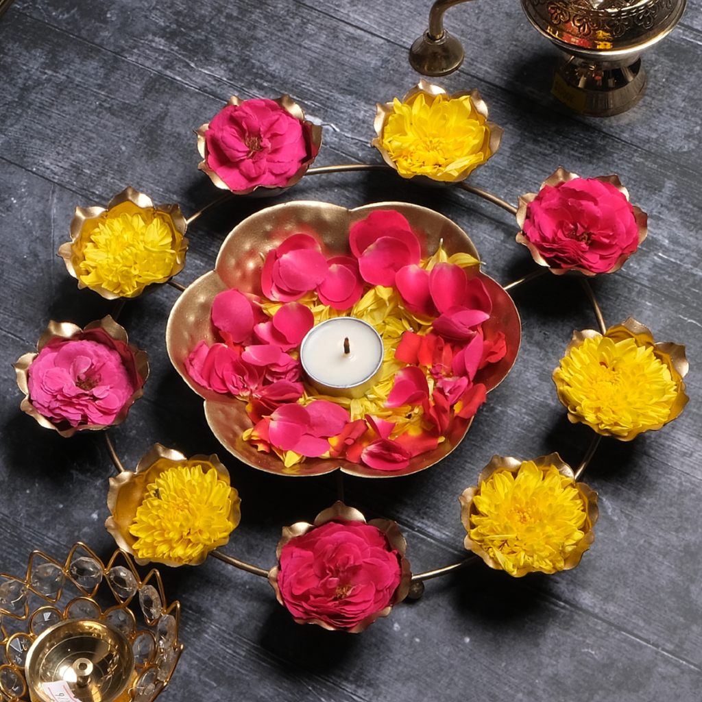 Flower Design Metal Urli