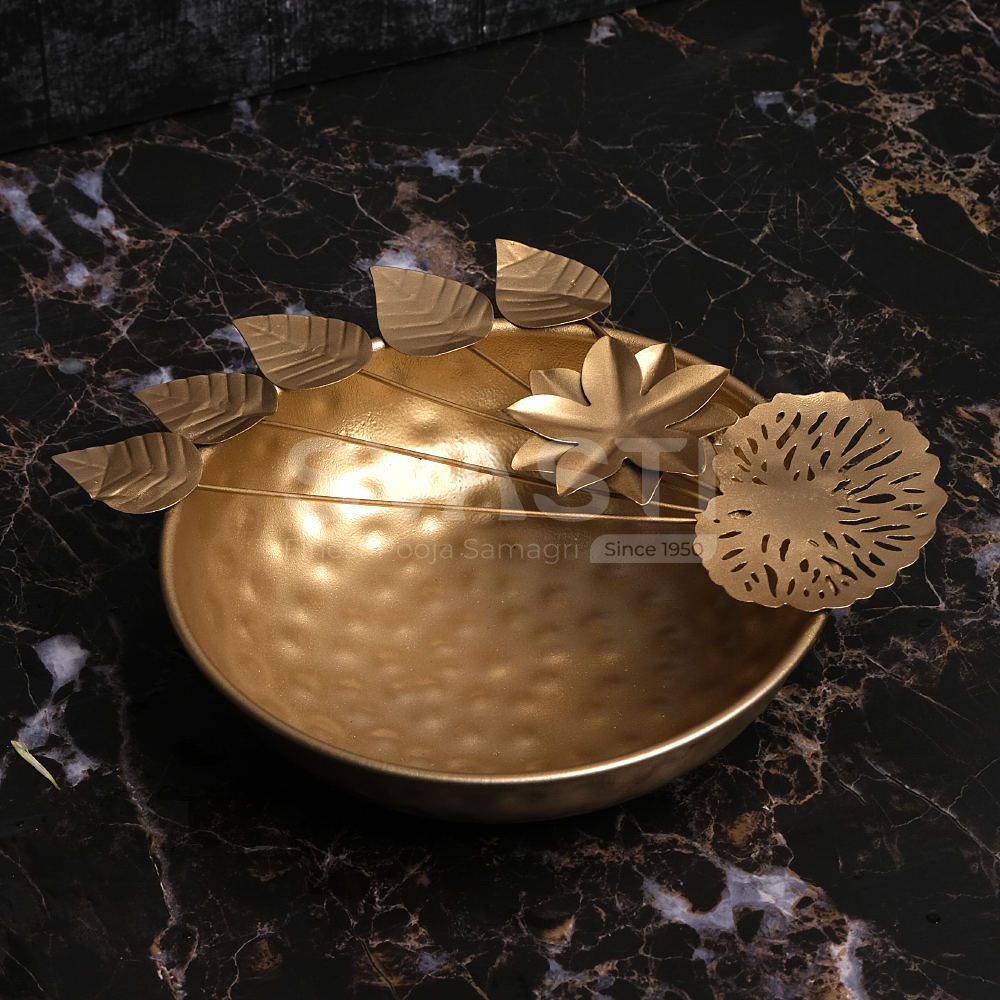 Intricate Metalwork Hammer Style Urli