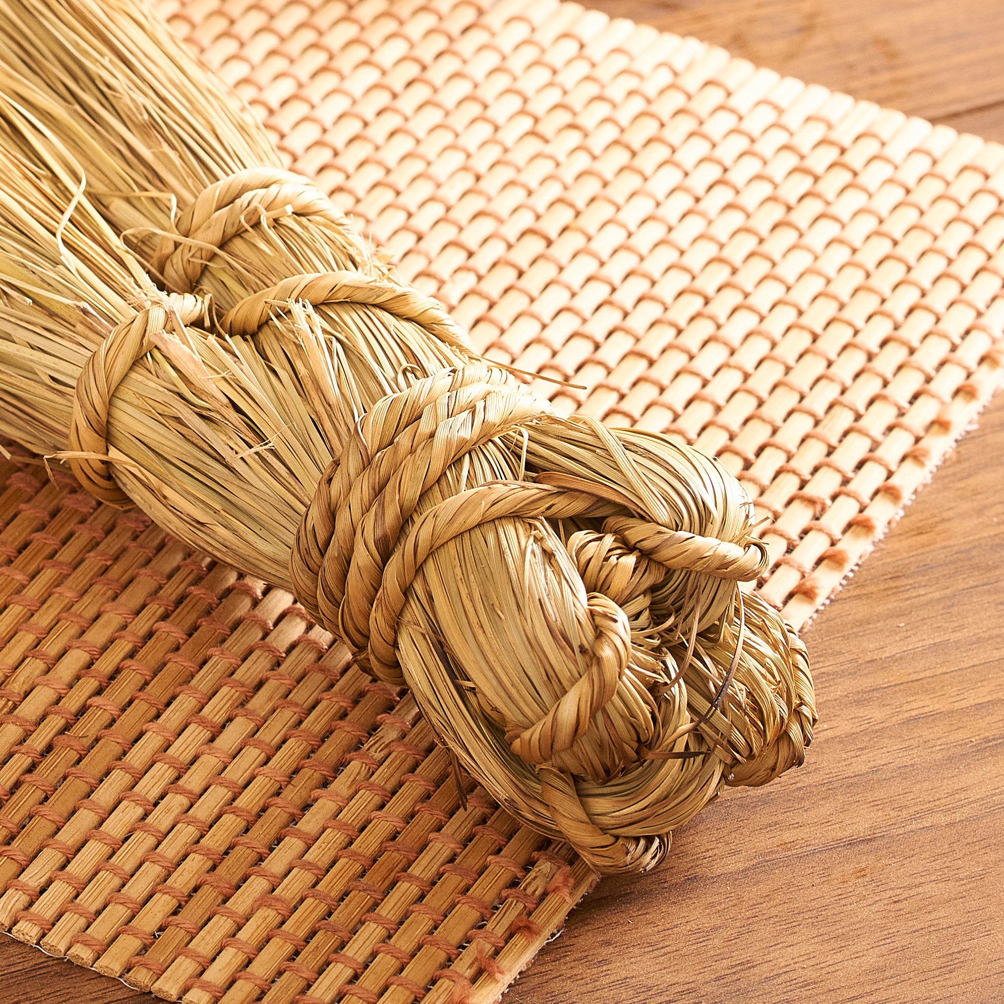 A detailed macro view highlighting the thin, flexible, and straight tips of the natural sun-dried grass stalks to show structural quality.